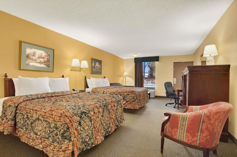 Days Inn By Wyndham Burleson Ft. Worth Bagian luar foto