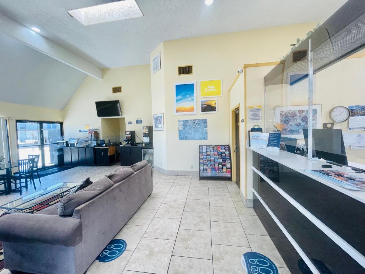 Days Inn By Wyndham Burleson Ft. Worth Bagian luar foto