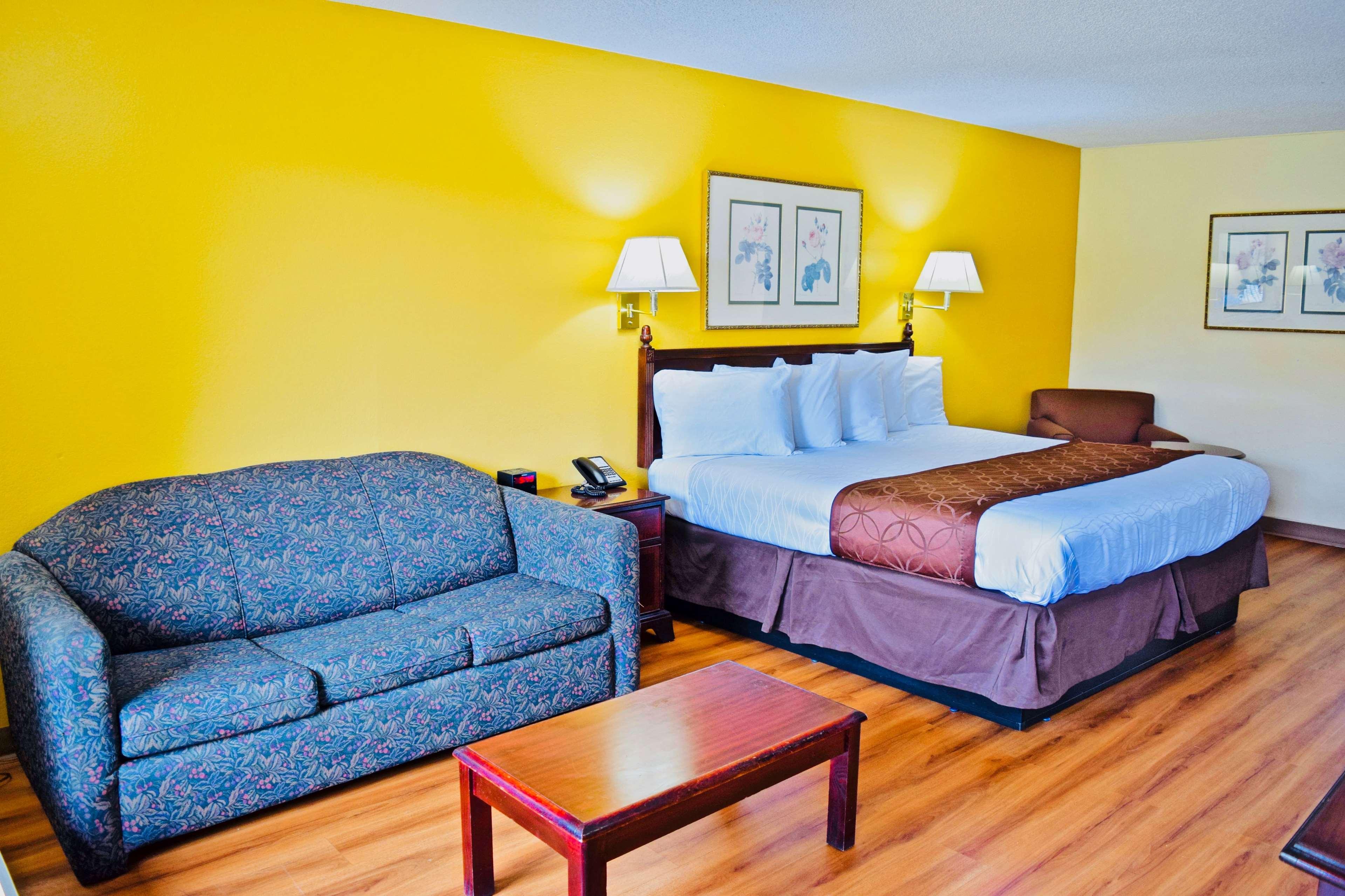 Days Inn By Wyndham Burleson Ft. Worth Bagian luar foto