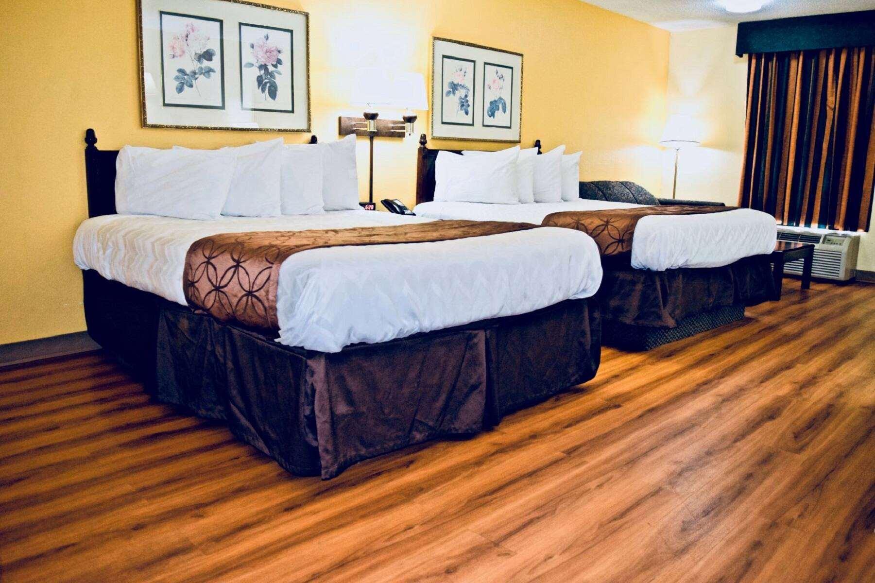 Days Inn By Wyndham Burleson Ft. Worth Bagian luar foto