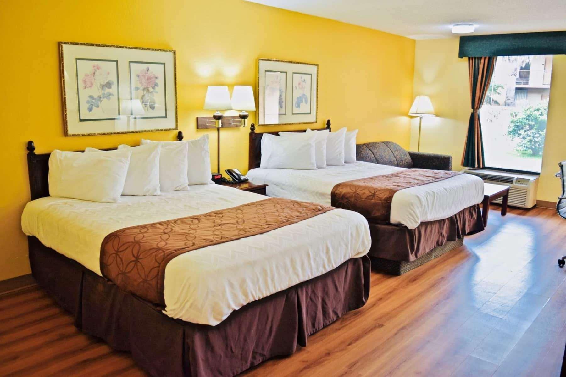 Days Inn By Wyndham Burleson Ft. Worth Bagian luar foto