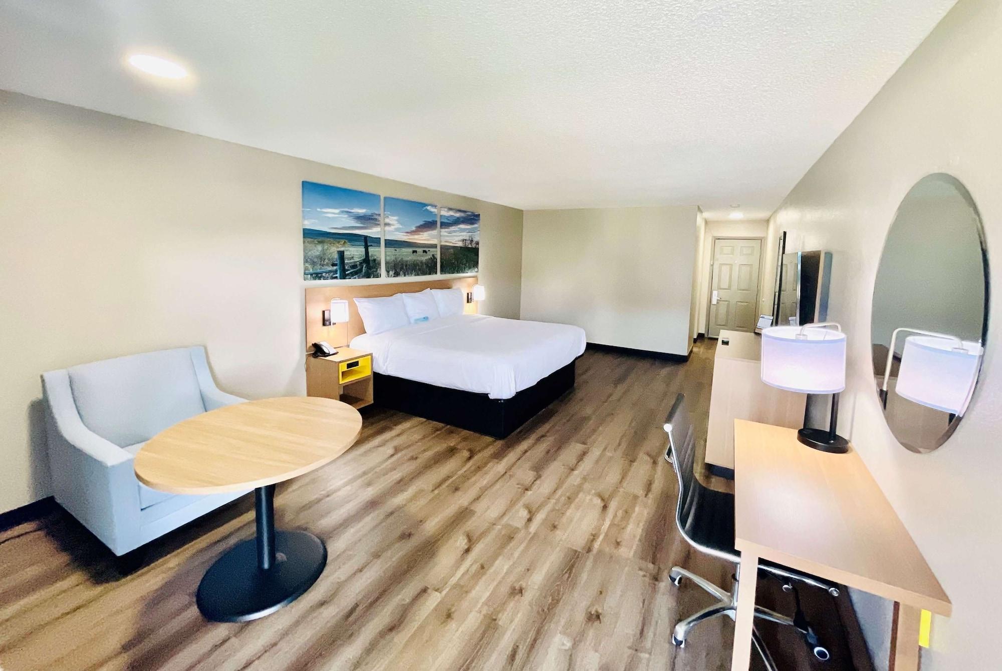 Days Inn By Wyndham Burleson Ft. Worth Bagian luar foto